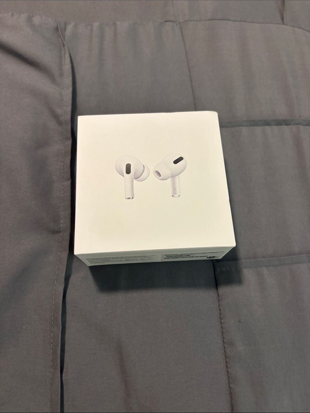 Apple AirPods Pro 1st Generation with Wireless Charging Case